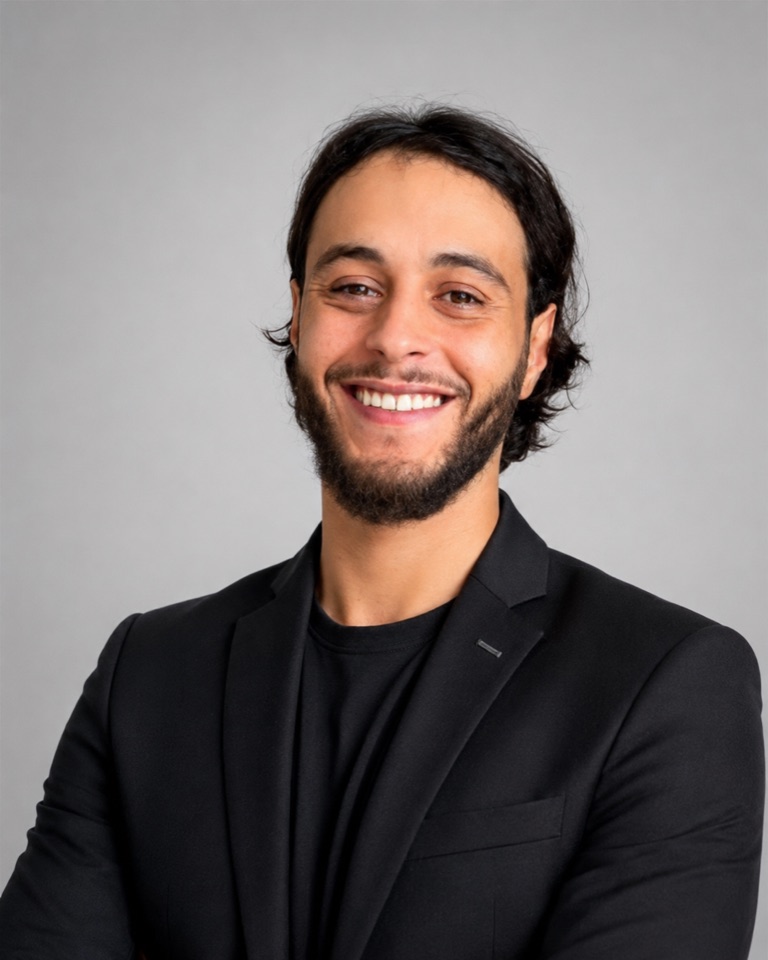 Portrait professionnel d’Ayoub Kahouadji, auteur sur WeWorkWeb