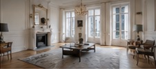 Salon lumineux d'un appartement parisien d'exception